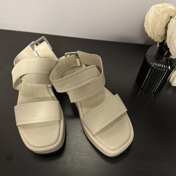 Zara leather summer sandals. NWT, size 37 but they fit perfectly to size 36. - Picture 4 of 10